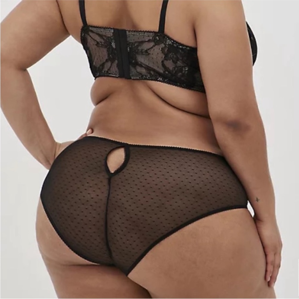 LAST ONE Torrid Size 1 Black Lace Key Hole Back Dot Hipster Panty NWT